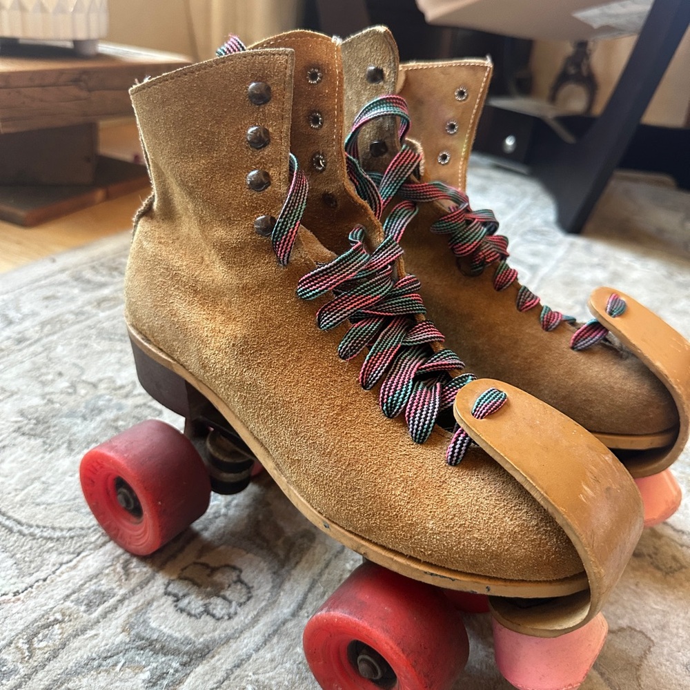 Vintage suede quad skates